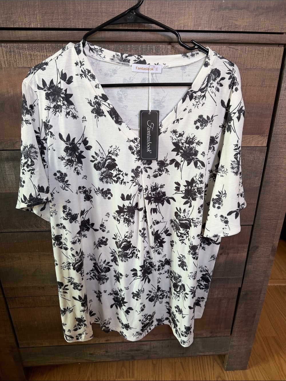 Fantastick Women's White V-Neck Floral Short Sleeve Tee